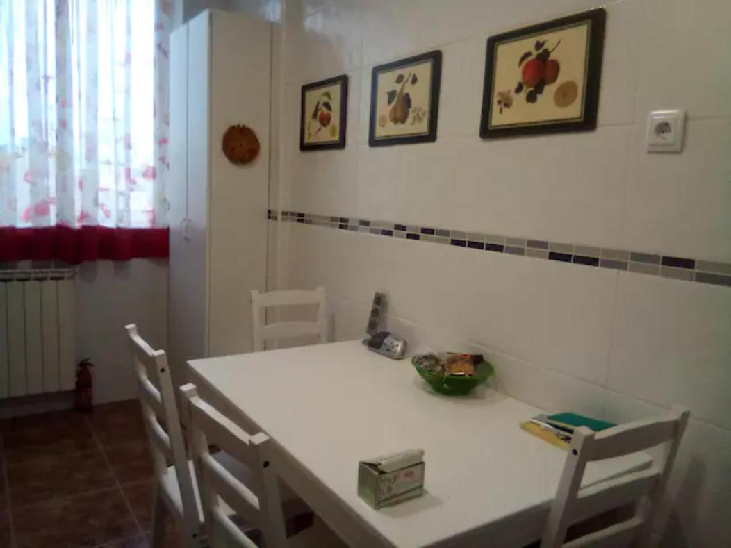Las Golondrinas Habitacion En Piso Centrico Para Una O Dos Personas Сарагоса Экстерьер фото